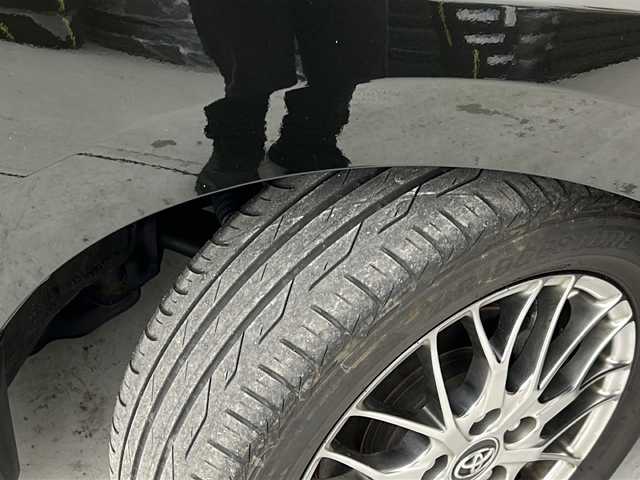 トヨタ ヴォクシー ハイブリッド ZS 煌 宮城県 2018(平30)年 5.7万km イナズマスパーキングブラックガラスフレーク 禁煙車/トヨタセーフティーセンス/・プリクラッシュセーフティーシステム/・オートマチックハイビーム/・レーンディバ―チャーアラート/・クルーズコントロール/前席シートヒーター/純正9インチナビ/（BT.AM.FM.CD.DVD.SD）/バックカメラ/フルセグテレビ/ビルトインETC2.0/純正ドライブレコーダー（F）/両側パワースライドドア/革巻きステアリング/ステアリングスイッチ/プッシュスタート/スマートキー/スペアキー/3列シート/ロールサンシェード/シートバックテーブル/純正フロアマット/純正ドアバイザー/LEDヘッドライト/LEDフォグランプ/純正16インチアルミホイール/アイドリングストップ/横滑り防止機能/アイドリングストップ