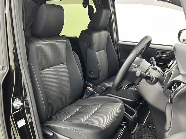 トヨタ ヴォクシー ハイブリッド ZS 煌 宮城県 2018(平30)年 5.7万km イナズマスパーキングブラックガラスフレーク 禁煙車/トヨタセーフティーセンス/・プリクラッシュセーフティーシステム/・オートマチックハイビーム/・レーンディバ―チャーアラート/・クルーズコントロール/前席シートヒーター/純正9インチナビ/（BT.AM.FM.CD.DVD.SD）/バックカメラ/フルセグテレビ/ビルトインETC2.0/純正ドライブレコーダー（F）/両側パワースライドドア/革巻きステアリング/ステアリングスイッチ/プッシュスタート/スマートキー/スペアキー/3列シート/ロールサンシェード/シートバックテーブル/純正フロアマット/純正ドアバイザー/LEDヘッドライト/LEDフォグランプ/純正16インチアルミホイール/アイドリングストップ/横滑り防止機能/アイドリングストップ