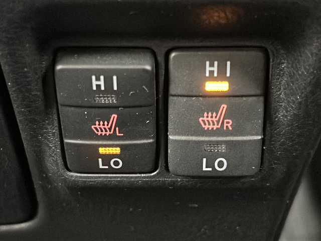 トヨタ ヴォクシー ハイブリッド ZS 煌 宮城県 2018(平30)年 5.7万km イナズマスパーキングブラックガラスフレーク 禁煙車/トヨタセーフティーセンス/・プリクラッシュセーフティーシステム/・オートマチックハイビーム/・レーンディバ―チャーアラート/・クルーズコントロール/前席シートヒーター/純正9インチナビ/（BT.AM.FM.CD.DVD.SD）/バックカメラ/フルセグテレビ/ビルトインETC2.0/純正ドライブレコーダー（F）/両側パワースライドドア/革巻きステアリング/ステアリングスイッチ/プッシュスタート/スマートキー/スペアキー/3列シート/ロールサンシェード/シートバックテーブル/純正フロアマット/純正ドアバイザー/LEDヘッドライト/LEDフォグランプ/純正16インチアルミホイール/アイドリングストップ/横滑り防止機能/アイドリングストップ