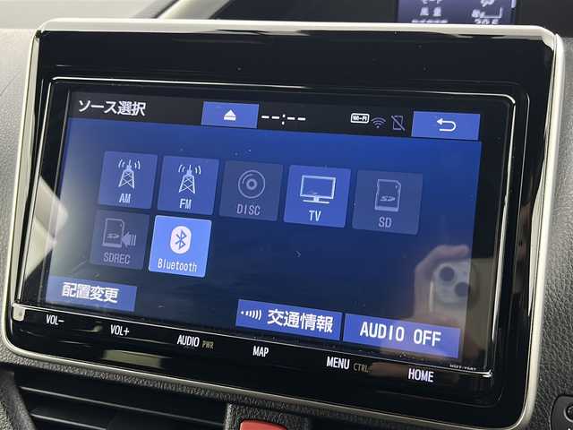 トヨタ ヴォクシー ハイブリッド ZS 煌 宮城県 2018(平30)年 5.7万km イナズマスパーキングブラックガラスフレーク 禁煙車/トヨタセーフティーセンス/・プリクラッシュセーフティーシステム/・オートマチックハイビーム/・レーンディバ―チャーアラート/・クルーズコントロール/前席シートヒーター/純正9インチナビ/（BT.AM.FM.CD.DVD.SD）/バックカメラ/フルセグテレビ/ビルトインETC2.0/純正ドライブレコーダー（F）/両側パワースライドドア/革巻きステアリング/ステアリングスイッチ/プッシュスタート/スマートキー/スペアキー/3列シート/ロールサンシェード/シートバックテーブル/純正フロアマット/純正ドアバイザー/LEDヘッドライト/LEDフォグランプ/純正16インチアルミホイール/アイドリングストップ/横滑り防止機能/アイドリングストップ