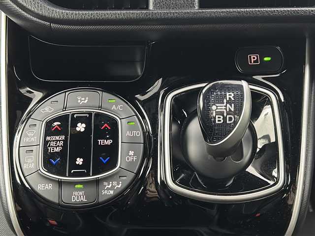 トヨタ ヴォクシー ハイブリッド ZS 煌 宮城県 2018(平30)年 5.7万km イナズマスパーキングブラックガラスフレーク 禁煙車/トヨタセーフティーセンス/・プリクラッシュセーフティーシステム/・オートマチックハイビーム/・レーンディバ―チャーアラート/・クルーズコントロール/前席シートヒーター/純正9インチナビ/（BT.AM.FM.CD.DVD.SD）/バックカメラ/フルセグテレビ/ビルトインETC2.0/純正ドライブレコーダー（F）/両側パワースライドドア/革巻きステアリング/ステアリングスイッチ/プッシュスタート/スマートキー/スペアキー/3列シート/ロールサンシェード/シートバックテーブル/純正フロアマット/純正ドアバイザー/LEDヘッドライト/LEDフォグランプ/純正16インチアルミホイール/アイドリングストップ/横滑り防止機能/アイドリングストップ