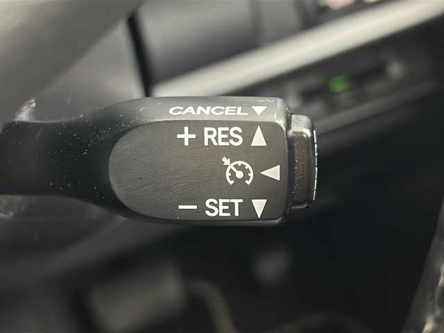 トヨタ ヴォクシー ハイブリッド ZS 煌 宮城県 2018(平30)年 5.7万km イナズマスパーキングブラックガラスフレーク 禁煙車/トヨタセーフティーセンス/・プリクラッシュセーフティーシステム/・オートマチックハイビーム/・レーンディバ―チャーアラート/・クルーズコントロール/前席シートヒーター/純正9インチナビ/（BT.AM.FM.CD.DVD.SD）/バックカメラ/フルセグテレビ/ビルトインETC2.0/純正ドライブレコーダー（F）/両側パワースライドドア/革巻きステアリング/ステアリングスイッチ/プッシュスタート/スマートキー/スペアキー/3列シート/ロールサンシェード/シートバックテーブル/純正フロアマット/純正ドアバイザー/LEDヘッドライト/LEDフォグランプ/純正16インチアルミホイール/アイドリングストップ/横滑り防止機能/アイドリングストップ