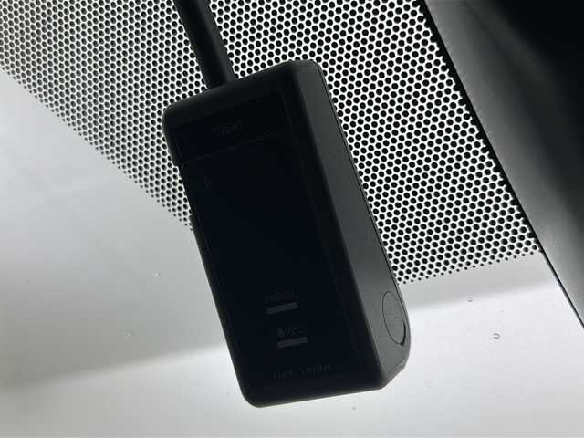 トヨタ ヴォクシー ハイブリッド ZS 煌 宮城県 2018(平30)年 5.7万km イナズマスパーキングブラックガラスフレーク 禁煙車/トヨタセーフティーセンス/・プリクラッシュセーフティーシステム/・オートマチックハイビーム/・レーンディバ―チャーアラート/・クルーズコントロール/前席シートヒーター/純正9インチナビ/（BT.AM.FM.CD.DVD.SD）/バックカメラ/フルセグテレビ/ビルトインETC2.0/純正ドライブレコーダー（F）/両側パワースライドドア/革巻きステアリング/ステアリングスイッチ/プッシュスタート/スマートキー/スペアキー/3列シート/ロールサンシェード/シートバックテーブル/純正フロアマット/純正ドアバイザー/LEDヘッドライト/LEDフォグランプ/純正16インチアルミホイール/アイドリングストップ/横滑り防止機能/アイドリングストップ