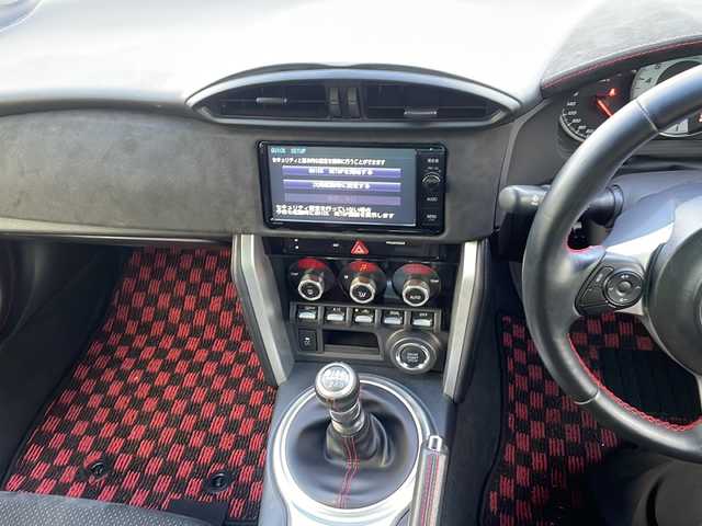 トヨタ ８６ GT リミテッド 茨城県 2016(平28)年 1.1万km クリスタルブラックシリカ 純正SDナビ/Bluetooth/フルセグTV/ETC/レーダークルーズコントロール/横滑り防止装置/オートライト/LEDヘッドライト/ハーフレザーシート/17インチアルミホイール/後期モデルTRDスポーツサス/プッシュスタート/スマートキー