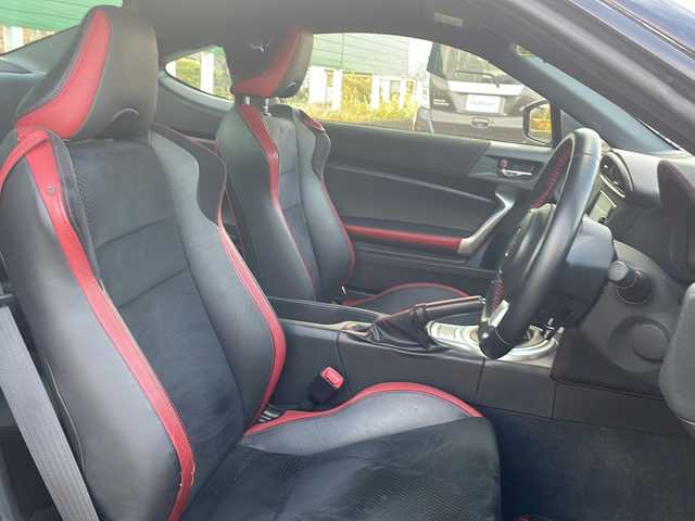 トヨタ ８６ GT リミテッド 茨城県 2016(平28)年 1.1万km クリスタルブラックシリカ 純正SDナビ/Bluetooth/フルセグTV/ETC/レーダークルーズコントロール/横滑り防止装置/オートライト/LEDヘッドライト/ハーフレザーシート/17インチアルミホイール/後期モデルTRDスポーツサス/プッシュスタート/スマートキー