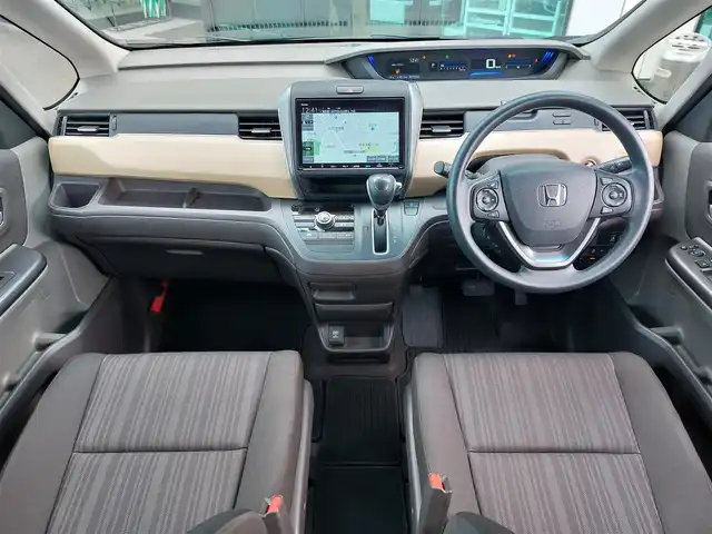 ホンダ フリード G ホンダセンシング 東京都 2020(令2)年 6.8万km プレミアムスパークルブラックパール 純正9インチナビ(VXM-207VFNi)/【DVD/CD/RADIO/TV/BT/SD】/バックカメラ/ビルトインETＣ/ドライブレコーダー/両側電動スライドドア/アダプティブクルーズコントロール/衝突軽減ブレーキ/車線維持支援システム/横滑り防止装置/アイドリングストップ/LEDヘッドライト/後席ロールサンシェイド/プッシュスタート/スマートキー