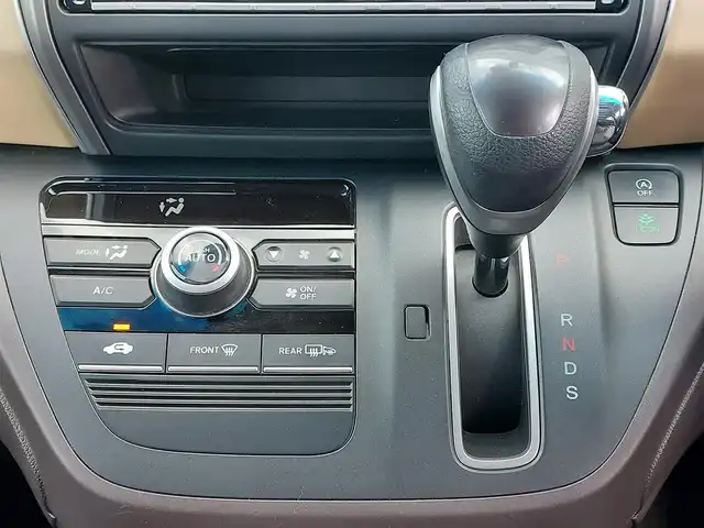 ホンダ フリード G ホンダセンシング 東京都 2020(令2)年 6.8万km プレミアムスパークルブラックパール 純正9インチナビ(VXM-207VFNi)/【DVD/CD/RADIO/TV/BT/SD】/バックカメラ/ビルトインETＣ/ドライブレコーダー/両側電動スライドドア/アダプティブクルーズコントロール/衝突軽減ブレーキ/車線維持支援システム/横滑り防止装置/アイドリングストップ/LEDヘッドライト/後席ロールサンシェイド/プッシュスタート/スマートキー