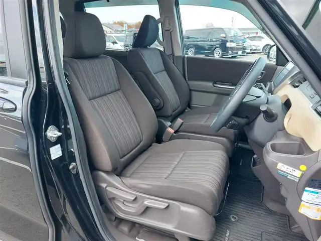 ホンダ フリード G ホンダセンシング 東京都 2020(令2)年 6.8万km プレミアムスパークルブラックパール 純正9インチナビ(VXM-207VFNi)/【DVD/CD/RADIO/TV/BT/SD】/バックカメラ/ビルトインETＣ/ドライブレコーダー/両側電動スライドドア/アダプティブクルーズコントロール/衝突軽減ブレーキ/車線維持支援システム/横滑り防止装置/アイドリングストップ/LEDヘッドライト/後席ロールサンシェイド/プッシュスタート/スマートキー