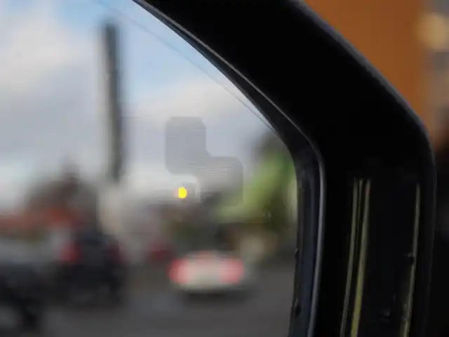 ジャガー Ｅペース 埼玉県 2019(令1)年 2.4万km 黒 レッドレザーシート/アダプティブクルーズコントロール/MERIDIANサウンドシステム/CarPlay/パークセンサー/ブラインドスポットモニター/全周囲カメラ/純正ナビ/ドラレコ/ETC/Bluetooth/シートヒーター/シートメモリー機能