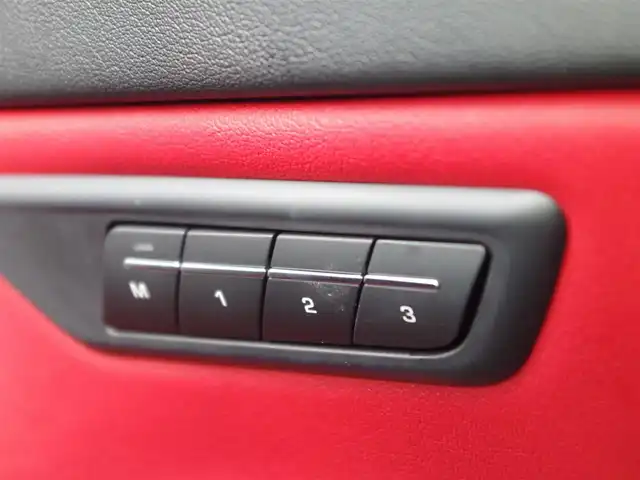 ジャガー Ｅペース 埼玉県 2019(令1)年 2.4万km 黒 レッドレザーシート/アダプティブクルーズコントロール/MERIDIANサウンドシステム/CarPlay/パークセンサー/ブラインドスポットモニター/全周囲カメラ/純正ナビ/ドラレコ/ETC/Bluetooth/シートヒーター/シートメモリー機能