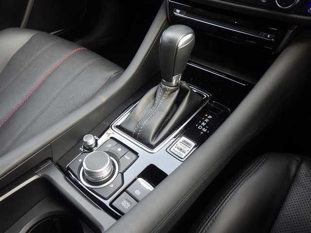 マツダ マツダ６ワゴン 25T Sパッケージ 千葉県 2021(令3)年 5万km ジェットブラックマイカ スマートシティブレーキサポート/レーンキープ・アシスト・システム/ブラインドスポットモニタリング/アクティブ・ドライビング・ディスプレイ/ブラックレザーシート/前席パワーシート/エアシート/シートヒーター/純正SDナビ/地デジTV/【DVD/CD再生機能　Bluetooth接続】/360°ビュー・モニター/BOSEサウンド/ドライブレコーダー（前後撮影）/革巻きステアリング/ステアリングスイッチ/パドルシフト/ETC（2.0）/LEDヘッドライト/ウインカーミラー/コーナーセンサー/純正19インチアルミホイル/サイド/カーテンエアバッグ/アドバンストキーレスエントリー