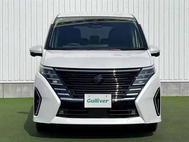 日産 セレナ マルチベッド e－パワーHWS V 香川県 2023(令5)年 1.4万km プリズムホワイト 登録時走行距離：13927km/メーカー純正ナビ/　BT　フルセグ/全方位カメラ/両側パワースライドドア/エマージェンシーブレーキ/レーンキープアシスト/レーダークルーズコントロール/オートホールド機能付き電子パーキングブレーキ/ビルトインETC2.0/デジタルインナーミラー/置くだけ充電/プッシュスタート/スマートキー/革巻きステアリング/スラアリングスイッチ