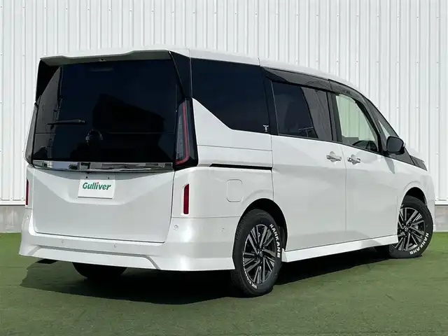 日産 セレナ マルチベッド e－パワーHWS V 香川県 2023(令5)年 1.4万km プリズムホワイト 登録時走行距離：13927km/メーカー純正ナビ/　BT　フルセグ/全方位カメラ/両側パワースライドドア/エマージェンシーブレーキ/レーンキープアシスト/レーダークルーズコントロール/オートホールド機能付き電子パーキングブレーキ/ビルトインETC2.0/デジタルインナーミラー/置くだけ充電/プッシュスタート/スマートキー/革巻きステアリング/スラアリングスイッチ