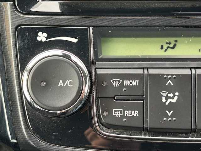 トヨタ カローラ アクシオ 1．5G 青森県 2015(平27)年 9.9万km ブラックマイカ ワンオーナー/4WD/エアロ(フロント/サイド)/寒冷地仕様/社外ナビ(BT/フルセグ/DVD/CD/ラジオ)/プリクラッシュセーフティ/レーンアシスト/オートマチックハイビーム/社外エンジンスターター/LEDヘッドライト/オートライト/フロントワイパーデアイサー/リヤワイパー/ETC/電動格納ミラー/ドアバイザー/リモコンキー/新車時保証書/取扱説明書/記録簿(H30/R2/R4/R5/R6)