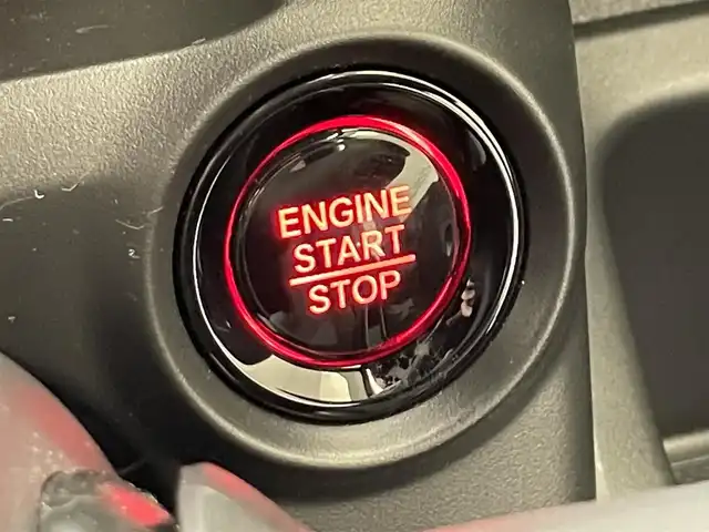 ホンダ Ｎ ＢＯＸ カスタム 滋賀県 2024(令6)年 0.4万km クリスタルブラックパール 禁煙車/純正ディスプレイオーディオ/（Bluetooth/AppleCarPlay/AndroidAuto/USB）/バックカメラ/前方ドライブレコーダー/ETC/片側パワースライドドア/路外逸脱抑制機能/踏み間違い衝突軽減システム/パーキングセンサー/衝突軽減ブレーキ/アダプティブクルーズコントロール/ステアリングリモコン/前席シートヒーター/LEDヘッドライト/オートヘッドライト/純正アルミホイール/社外フロアマット/USB充電/リアロールサンシェイド/オートリトラーミラー/カーテンエアバッグ
