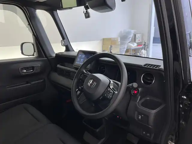 ホンダ Ｎ ＢＯＸ カスタム 滋賀県 2024(令6)年 0.4万km クリスタルブラックパール 禁煙車/純正ディスプレイオーディオ/（Bluetooth/AppleCarPlay/AndroidAuto/USB）/バックカメラ/前方ドライブレコーダー/ETC/片側パワースライドドア/路外逸脱抑制機能/踏み間違い衝突軽減システム/パーキングセンサー/衝突軽減ブレーキ/アダプティブクルーズコントロール/ステアリングリモコン/前席シートヒーター/LEDヘッドライト/オートヘッドライト/純正アルミホイール/社外フロアマット/USB充電/リアロールサンシェイド/オートリトラーミラー/カーテンエアバッグ