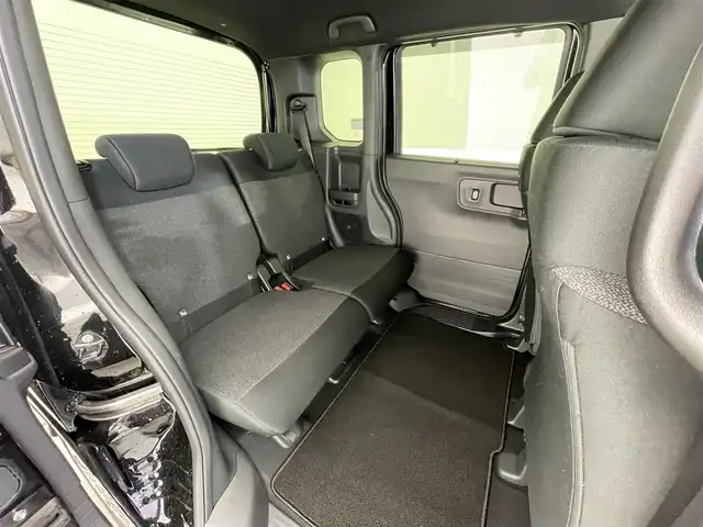 ホンダ Ｎ ＢＯＸ カスタム 滋賀県 2024(令6)年 0.4万km クリスタルブラックパール 禁煙車/純正ディスプレイオーディオ/（Bluetooth/AppleCarPlay/AndroidAuto/USB）/バックカメラ/前方ドライブレコーダー/ETC/片側パワースライドドア/路外逸脱抑制機能/踏み間違い衝突軽減システム/パーキングセンサー/衝突軽減ブレーキ/アダプティブクルーズコントロール/ステアリングリモコン/前席シートヒーター/LEDヘッドライト/オートヘッドライト/純正アルミホイール/社外フロアマット/USB充電/リアロールサンシェイド/オートリトラーミラー/カーテンエアバッグ