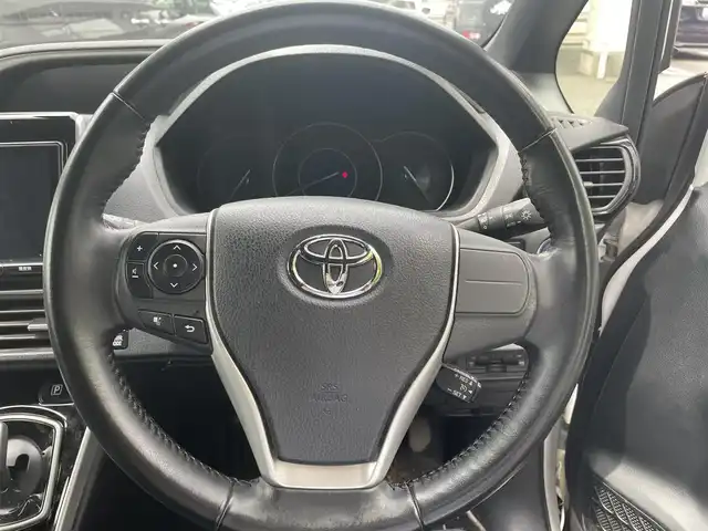 トヨタ ヴォクシー ハイブリッド ZS 煌 茨城県 2018(平30)年 8.4万km ホワイトパールクリスタルシャイン モデリスタエアロ（フロント）/純正ナビ/Ｂカメラ/ＥＴＣ/クルーズコントロール/衝突被害軽減ブレーキ/レーンキープ/両側電動スライドドア/シートヒーター/Ｗエアコン/純正１６インチＡＷ/ＬＥＤライト