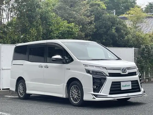 トヨタ ヴォクシー ハイブリッド ZS 煌 茨城県 2018(平30)年 8.4万km ホワイトパールクリスタルシャイン モデリスタエアロ（フロント）/純正ナビ/Ｂカメラ/ＥＴＣ/クルーズコントロール/衝突被害軽減ブレーキ/レーンキープ/両側電動スライドドア/シートヒーター/Ｗエアコン/純正１６インチＡＷ/ＬＥＤライト