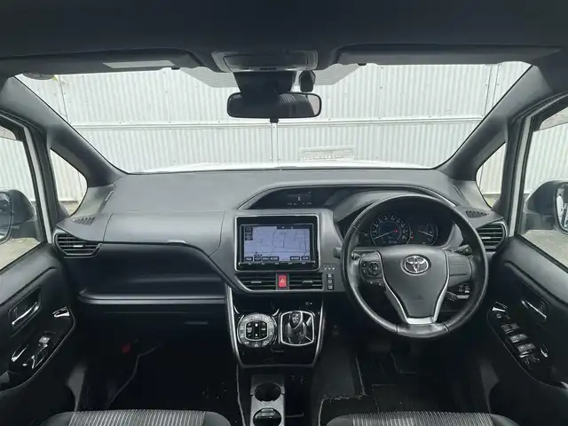 トヨタ ヴォクシー ハイブリッド ZS 煌 茨城県 2018(平30)年 8.4万km ホワイトパールクリスタルシャイン モデリスタエアロ（フロント）/純正ナビ/Ｂカメラ/ＥＴＣ/クルーズコントロール/衝突被害軽減ブレーキ/レーンキープ/両側電動スライドドア/シートヒーター/Ｗエアコン/純正１６インチＡＷ/ＬＥＤライト