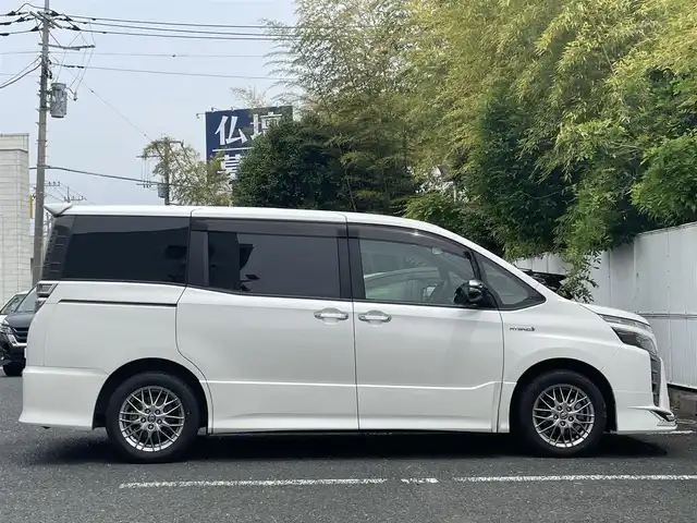 トヨタ ヴォクシー ハイブリッド ZS 煌 茨城県 2018(平30)年 8.4万km ホワイトパールクリスタルシャイン モデリスタエアロ（フロント）/純正ナビ/Ｂカメラ/ＥＴＣ/クルーズコントロール/衝突被害軽減ブレーキ/レーンキープ/両側電動スライドドア/シートヒーター/Ｗエアコン/純正１６インチＡＷ/ＬＥＤライト