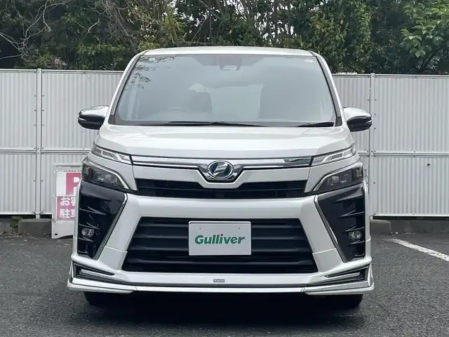 トヨタ ヴォクシー ハイブリッド ZS 煌 茨城県 2018(平30)年 8.4万km ホワイトパールクリスタルシャイン モデリスタエアロ（フロント）/純正ナビ/Ｂカメラ/ＥＴＣ/クルーズコントロール/衝突被害軽減ブレーキ/レーンキープ/両側電動スライドドア/シートヒーター/Ｗエアコン/純正１６インチＡＷ/ＬＥＤライト