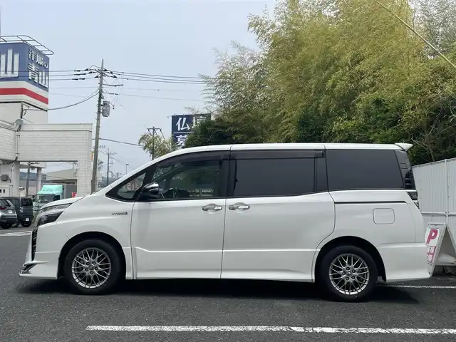 トヨタ ヴォクシー ハイブリッド ZS 煌 茨城県 2018(平30)年 8.4万km ホワイトパールクリスタルシャイン モデリスタエアロ（フロント）/純正ナビ/Ｂカメラ/ＥＴＣ/クルーズコントロール/衝突被害軽減ブレーキ/レーンキープ/両側電動スライドドア/シートヒーター/Ｗエアコン/純正１６インチＡＷ/ＬＥＤライト