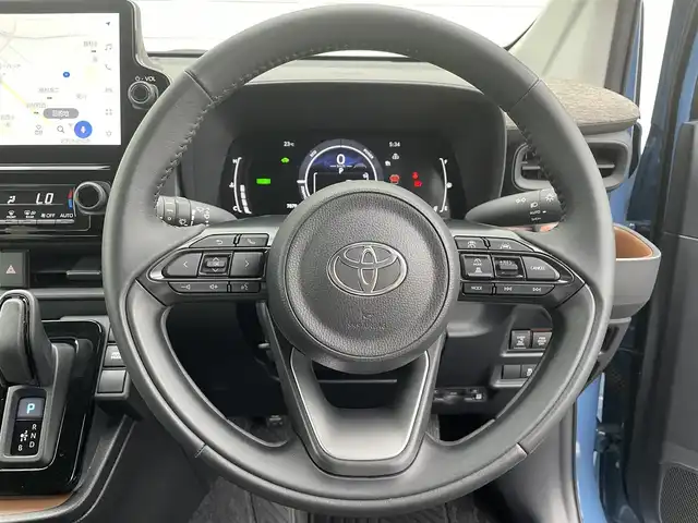 トヨタ シエンタ ハイブリッド Z 愛知県 2023(令5)年 0.8万km グレイッシュブルー ・純正ディスプレイオーディオ（ナビあり）/・全方位カメラ/・フルセグTV/・後席フリップダウンモニター/・ETC2.0 /・Bluetooth/USB接続/・アダプティブクルーズコントロール/・シートヒーター（D/N）/・両側パワースライドドア/・純正フロアマット/・ウォークスルー（1列目）/・LEDヘッドライト/・オートマチックハイビーム/・コーナーセンサー/・横滑り防止装置/・衝突軽減ブレーキ/・レーンキープアシスト/・ブラインドスポットモニター/・純正ドライブレコーダー（前後）/・充電用USBポート（3個）/・ステアリングヒーター/・パノラミックビューモニター
