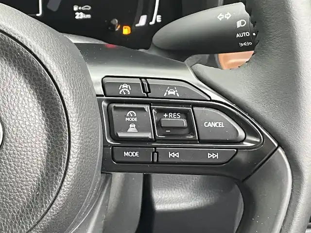 トヨタ シエンタ ハイブリッド Z 愛知県 2023(令5)年 0.8万km グレイッシュブルー ・純正ディスプレイオーディオ（ナビあり）/・全方位カメラ/・フルセグTV/・後席フリップダウンモニター/・ETC2.0 /・Bluetooth/USB接続/・アダプティブクルーズコントロール/・シートヒーター（D/N）/・両側パワースライドドア/・純正フロアマット/・ウォークスルー（1列目）/・LEDヘッドライト/・オートマチックハイビーム/・コーナーセンサー/・横滑り防止装置/・衝突軽減ブレーキ/・レーンキープアシスト/・ブラインドスポットモニター/・純正ドライブレコーダー（前後）/・充電用USBポート（3個）/・ステアリングヒーター/・パノラミックビューモニター
