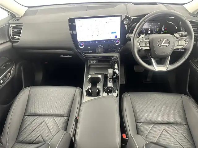 レクサス ＮＸ 450h+ バージョンL 愛知県 2022(令4)年 0.8万km ソニッククォーツ １４インチナビ/・フルセグTV/Bluetooth/USB/パノラミックビューモニター　/ＥＴＣ２．０　/ヘッドアップディスプレイ/レーダークルーズコントロール　/前席シートヒーター/エアーシート/前後ドラレコ　/タイプC　/UCB　/フルセグTV　/前後ソナー　/20インチアルミホイール