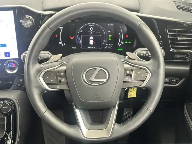 レクサス ＮＸ 450h+ バージョンL 愛知県 2022(令4)年 0.8万km ソニッククォーツ １４インチナビ/・フルセグTV/Bluetooth/USB/パノラミックビューモニター　/ＥＴＣ２．０　/ヘッドアップディスプレイ/レーダークルーズコントロール　/前席シートヒーター/エアーシート/前後ドラレコ　/タイプC　/UCB　/フルセグTV　/前後ソナー　/20インチアルミホイール