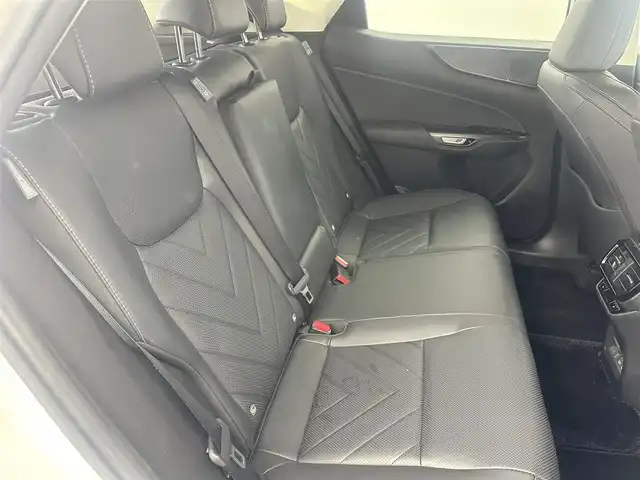 レクサス ＮＸ 450h+ バージョンL 愛知県 2022(令4)年 0.8万km ソニッククォーツ １４インチナビ/・フルセグTV/Bluetooth/USB/パノラミックビューモニター　/ＥＴＣ２．０　/ヘッドアップディスプレイ/レーダークルーズコントロール　/前席シートヒーター/エアーシート/前後ドラレコ　/タイプC　/UCB　/フルセグTV　/前後ソナー　/20インチアルミホイール