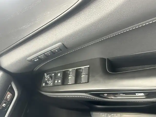 レクサス ＮＸ 450h+ バージョンL 愛知県 2022(令4)年 0.8万km ソニッククォーツ １４インチナビ/・フルセグTV/Bluetooth/USB/パノラミックビューモニター　/ＥＴＣ２．０　/ヘッドアップディスプレイ/レーダークルーズコントロール　/前席シートヒーター/エアーシート/前後ドラレコ　/タイプC　/UCB　/フルセグTV　/前後ソナー　/20インチアルミホイール