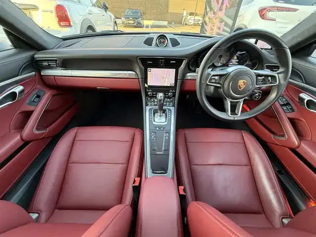 ポルシェ ９１１ カレラS 静岡県 2019(令1)年 2.6万km キャララホワイトメタリック ワンオーナー/スポーツクロノパッケージ/ポルシェダイナミックライトシステム/ポルシェアクティブサスペンションマネージメント/ポルシェエントリードライブシステム/純正ナビ/バックカメラ/Bluetooth接続/社外GPSレーダー/シートヒーター/シートベンチレーション/クリアランスソナー/メタリックペイント/レッドレザーシート/ツートンレザーインテリア/カレラSブラック塗装20インチAW/カラーセンターキャップ/ポルシェロゴ入りフロアマット