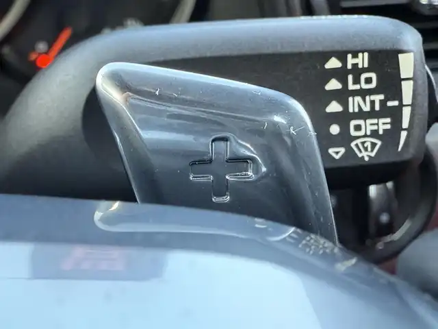 ポルシェ ９１１ カレラS 静岡県 2019(令1)年 2.6万km キャララホワイトメタリック ワンオーナー/スポーツクロノパッケージ/ポルシェダイナミックライトシステム/ポルシェアクティブサスペンションマネージメント/ポルシェエントリードライブシステム/純正ナビ/バックカメラ/Bluetooth接続/社外GPSレーダー/シートヒーター/シートベンチレーション/クリアランスソナー/メタリックペイント/レッドレザーシート/ツートンレザーインテリア/カレラSブラック塗装20インチAW/カラーセンターキャップ/ポルシェロゴ入りフロアマット
