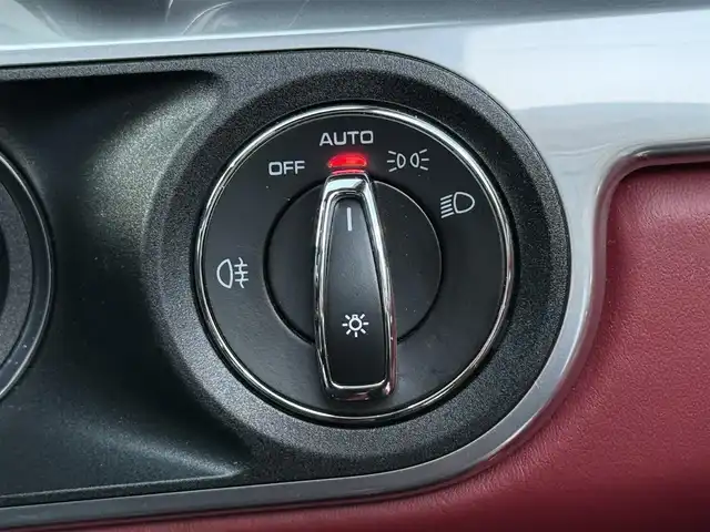 ポルシェ ９１１ カレラS 静岡県 2019(令1)年 2.6万km キャララホワイトメタリック ワンオーナー/スポーツクロノパッケージ/ポルシェダイナミックライトシステム/ポルシェアクティブサスペンションマネージメント/ポルシェエントリードライブシステム/純正ナビ/バックカメラ/Bluetooth接続/社外GPSレーダー/シートヒーター/シートベンチレーション/クリアランスソナー/メタリックペイント/レッドレザーシート/ツートンレザーインテリア/カレラSブラック塗装20インチAW/カラーセンターキャップ/ポルシェロゴ入りフロアマット