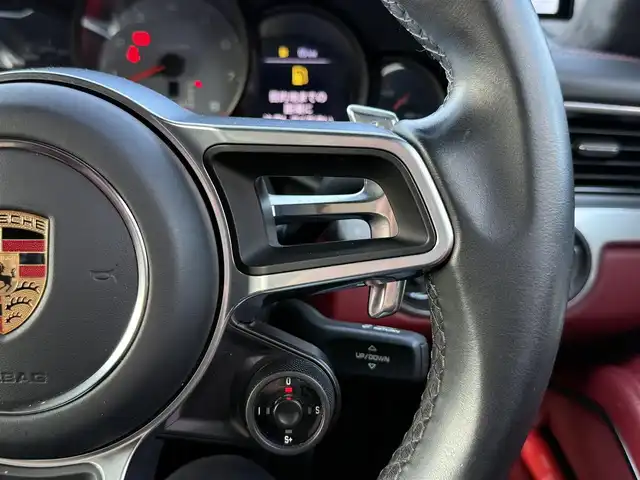 ポルシェ ９１１ カレラS 静岡県 2019(令1)年 2.6万km キャララホワイトメタリック ワンオーナー/スポーツクロノパッケージ/ポルシェダイナミックライトシステム/ポルシェアクティブサスペンションマネージメント/ポルシェエントリードライブシステム/純正ナビ/バックカメラ/Bluetooth接続/社外GPSレーダー/シートヒーター/シートベンチレーション/クリアランスソナー/メタリックペイント/レッドレザーシート/ツートンレザーインテリア/カレラSブラック塗装20インチAW/カラーセンターキャップ/ポルシェロゴ入りフロアマット