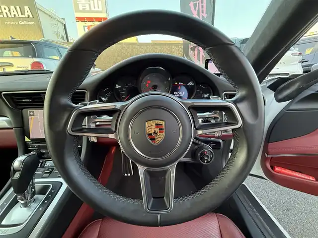 ポルシェ ９１１ カレラS 静岡県 2019(令1)年 2.6万km キャララホワイトメタリック ワンオーナー/スポーツクロノパッケージ/ポルシェダイナミックライトシステム/ポルシェアクティブサスペンションマネージメント/ポルシェエントリードライブシステム/純正ナビ/バックカメラ/Bluetooth接続/社外GPSレーダー/シートヒーター/シートベンチレーション/クリアランスソナー/メタリックペイント/レッドレザーシート/ツートンレザーインテリア/カレラSブラック塗装20インチAW/カラーセンターキャップ/ポルシェロゴ入りフロアマット
