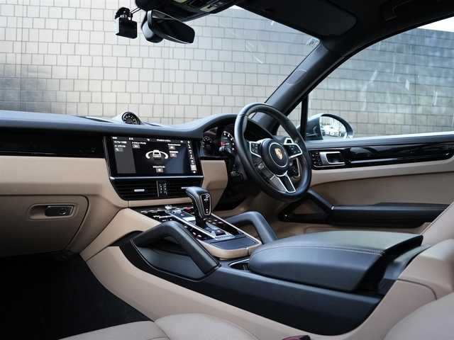 ポルシェ ポルシェ カイエン S 静岡県 2018(平30)年 4.7万km 青Ｍ スポーツクロノパッケージ/PCMナビBluetooth/ベージュレザーシート　シートヒーター /前後ベンチレーションシート/サラウンドカメラ（全方位カメラ）/パノラマサンルーフ/クロージングサポートドア /PDLSプラス/ブルメスターサラウンド/アンビエントライト /ポルシェアクティブセーフティ/衝突軽減ブレーキ　ACC/レーンチェンジアシスト/プライバシーガラス /エントリードライブ/21インチアルミホイール/カラークレスト/4ゾーンエアコン/ナイトビューアシスト/パワーバックドア  フットオープナー機能/DSRCETC/プライバシーガラス