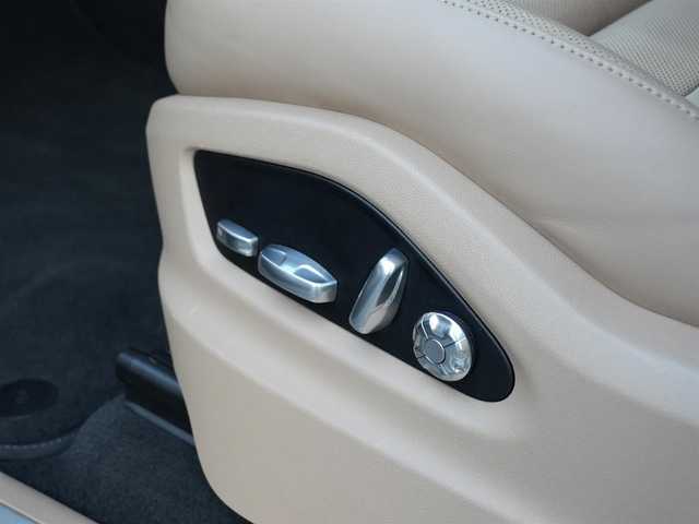 ポルシェ ポルシェ カイエン S 静岡県 2018(平30)年 4.7万km 青Ｍ スポーツクロノパッケージ/PCMナビBluetooth/ベージュレザーシート　シートヒーター /前後ベンチレーションシート/サラウンドカメラ（全方位カメラ）/パノラマサンルーフ/クロージングサポートドア /PDLSプラス/ブルメスターサラウンド/アンビエントライト /ポルシェアクティブセーフティ/衝突軽減ブレーキ　ACC/レーンチェンジアシスト/プライバシーガラス /エントリードライブ/21インチアルミホイール/カラークレスト/4ゾーンエアコン/ナイトビューアシスト/パワーバックドア  フットオープナー機能/DSRCETC/プライバシーガラス