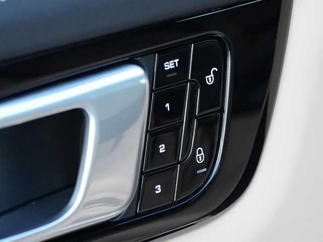 ポルシェ ポルシェ カイエン S 静岡県 2018(平30)年 4.7万km 青Ｍ スポーツクロノパッケージ/PCMナビBluetooth/ベージュレザーシート　シートヒーター /前後ベンチレーションシート/サラウンドカメラ（全方位カメラ）/パノラマサンルーフ/クロージングサポートドア /PDLSプラス/ブルメスターサラウンド/アンビエントライト /ポルシェアクティブセーフティ/衝突軽減ブレーキ　ACC/レーンチェンジアシスト/プライバシーガラス /エントリードライブ/21インチアルミホイール/カラークレスト/4ゾーンエアコン/ナイトビューアシスト/パワーバックドア  フットオープナー機能/DSRCETC/プライバシーガラス
