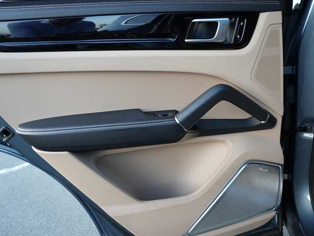 ポルシェ ポルシェ カイエン S 静岡県 2018(平30)年 4.7万km 青Ｍ スポーツクロノパッケージ/PCMナビBluetooth/ベージュレザーシート　シートヒーター /前後ベンチレーションシート/サラウンドカメラ（全方位カメラ）/パノラマサンルーフ/クロージングサポートドア /PDLSプラス/ブルメスターサラウンド/アンビエントライト /ポルシェアクティブセーフティ/衝突軽減ブレーキ　ACC/レーンチェンジアシスト/プライバシーガラス /エントリードライブ/21インチアルミホイール/カラークレスト/4ゾーンエアコン/ナイトビューアシスト/パワーバックドア  フットオープナー機能/DSRCETC/プライバシーガラス