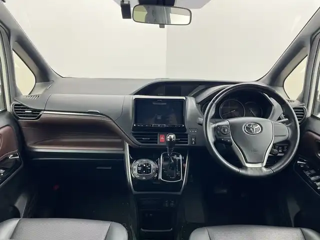 トヨタ エスクァイア Gi 群馬県 2019(令1)年 7万km ホワイトパールクリスタルシャイン アルパイン９型ナビ　１０．１型後席モニター　衝突被害軽減ブレーキ　レーンアシスト　クルーズコントロール　両側電動スライドドア　シートヒーター　ドラレコ　ＥＴＣ　ＬＥＤライト　オートハイビーム　禁煙車