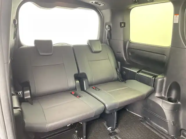 トヨタ エスクァイア Gi 群馬県 2019(令1)年 7万km ホワイトパールクリスタルシャイン アルパイン９型ナビ　１０．１型後席モニター　衝突被害軽減ブレーキ　レーンアシスト　クルーズコントロール　両側電動スライドドア　シートヒーター　ドラレコ　ＥＴＣ　ＬＥＤライト　オートハイビーム　禁煙車
