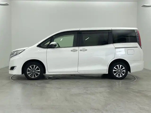 トヨタ エスクァイア Gi 群馬県 2019(令1)年 7万km ホワイトパールクリスタルシャイン アルパイン９型ナビ　１０．１型後席モニター　衝突被害軽減ブレーキ　レーンアシスト　クルーズコントロール　両側電動スライドドア　シートヒーター　ドラレコ　ＥＴＣ　ＬＥＤライト　オートハイビーム　禁煙車