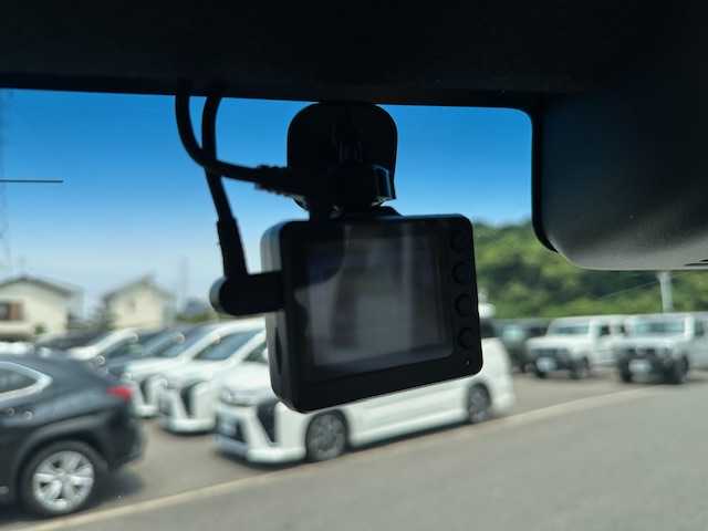ホンダ Ｎ ＢＯＸ カスタム L 大阪府 2021(令3)年 2.5万km プラチナホワイトパール 純正ナビ(BT/CD/USB)/バックカメラ/衝突被害軽減システム/レーンキープアシスト/コーナーセンサー/オートライト/オートマチックハイビーム/レーダークルーズコントロール/純正アルミホイール/純正フロアマット/シートヒーター/ドライブレコーダー/ビルトインETC/両側パワースライドドア/シーケンシャルウインカー/電動格納ミラー/ドアバイザー/LEDヘッドライト/スマートキー×2
