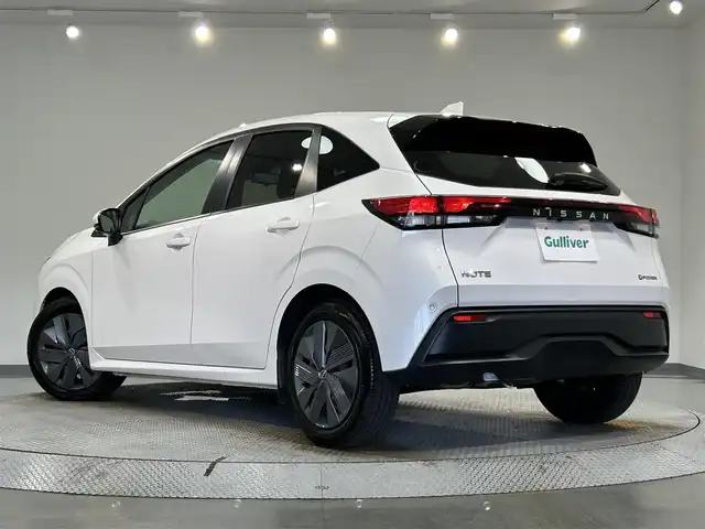 日産 ノート X 愛知県 2023(令5)年 3.9万km ピュアホワイトパール 純正９インチナビ　/（Bluetooth/フルセグTV/FM/AM/CarPlay/USB/HDMI)/アラウンドビューモニター　/ワイヤレス充電　/プロパイロット　/エマージェンシーブレーキ　/ビルトインＥＴＣ２．０　/ブラインドスポットモニター　/デジタルインナーミラー　/車線逸脱警報　/ソナー/純正フロアマット/プッシュスタート/　　-スマートキー