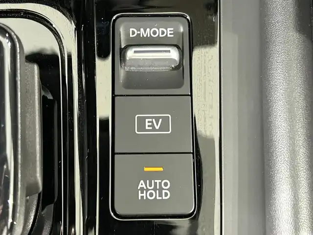 日産 ノート X 愛知県 2023(令5)年 3.9万km ピュアホワイトパール 純正９インチナビ　/（Bluetooth/フルセグTV/FM/AM/CarPlay/USB/HDMI)/アラウンドビューモニター　/ワイヤレス充電　/プロパイロット　/エマージェンシーブレーキ　/ビルトインＥＴＣ２．０　/ブラインドスポットモニター　/デジタルインナーミラー　/車線逸脱警報　/ソナー/純正フロアマット/プッシュスタート/　　-スマートキー