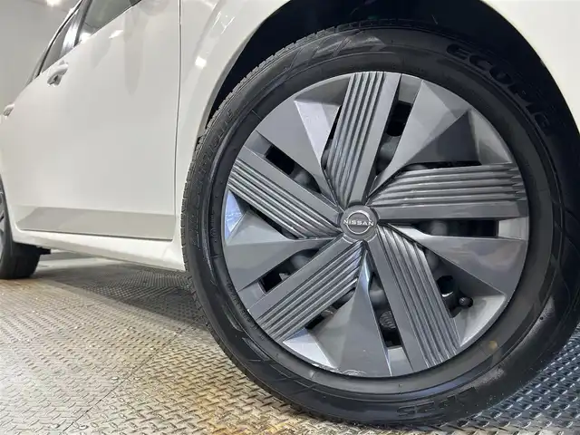 日産 ノート X 愛知県 2023(令5)年 3.9万km ピュアホワイトパール 純正９インチナビ　/（Bluetooth/フルセグTV/FM/AM/CarPlay/USB/HDMI)/アラウンドビューモニター　/ワイヤレス充電　/プロパイロット　/エマージェンシーブレーキ　/ビルトインＥＴＣ２．０　/ブラインドスポットモニター　/デジタルインナーミラー　/車線逸脱警報　/ソナー/純正フロアマット/プッシュスタート/　　-スマートキー