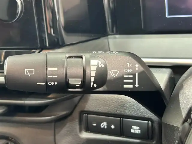 日産 ノート X 愛知県 2023(令5)年 3.9万km ピュアホワイトパール 純正９インチナビ　/（Bluetooth/フルセグTV/FM/AM/CarPlay/USB/HDMI)/アラウンドビューモニター　/ワイヤレス充電　/プロパイロット　/エマージェンシーブレーキ　/ビルトインＥＴＣ２．０　/ブラインドスポットモニター　/デジタルインナーミラー　/車線逸脱警報　/ソナー/純正フロアマット/プッシュスタート/　　-スマートキー